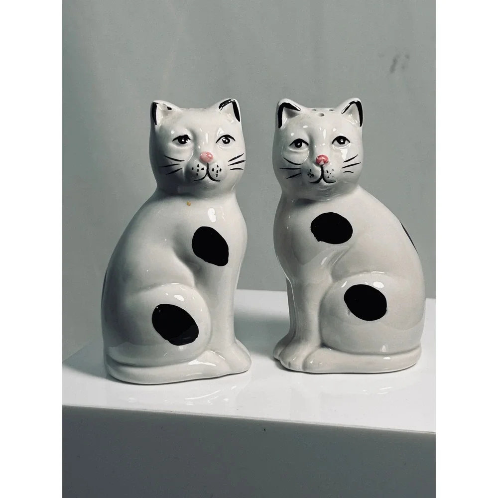 Vintage CBK Taiwan Ceramic Cat Salt and Pepper Shakers White‎ Black Spotted Set